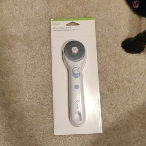 New!Cricut Rotary Cutter 45mm Fabric Sewing Quilting Crafts Projects